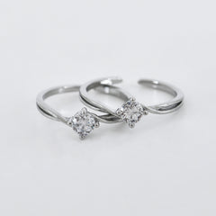Zinnia Twist Solitaire Toe Rings in 925 Sterling Silver